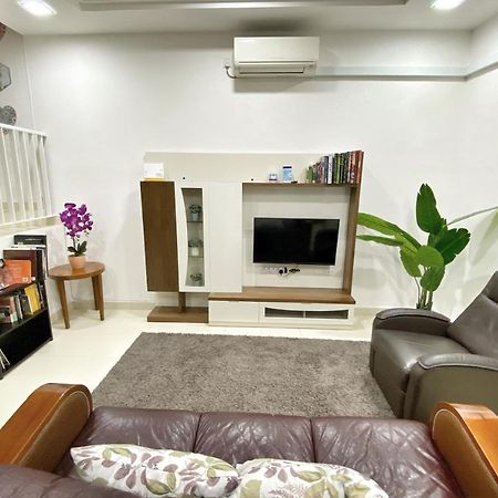 Teratak Persona Homestay. 4 Rooms Double Storey Terrace In Kuantan City. Ngoại thất bức ảnh