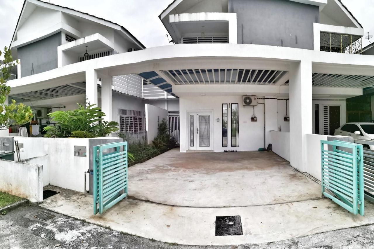 Teratak Persona Homestay. 4 Rooms Double Storey Terrace In Kuantan City. Ngoại thất bức ảnh